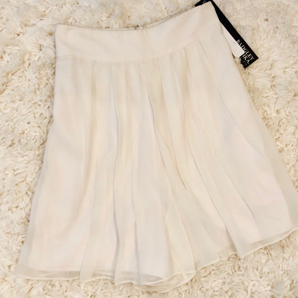 NWT Badgley Mischka Ivory Pleated Shorts